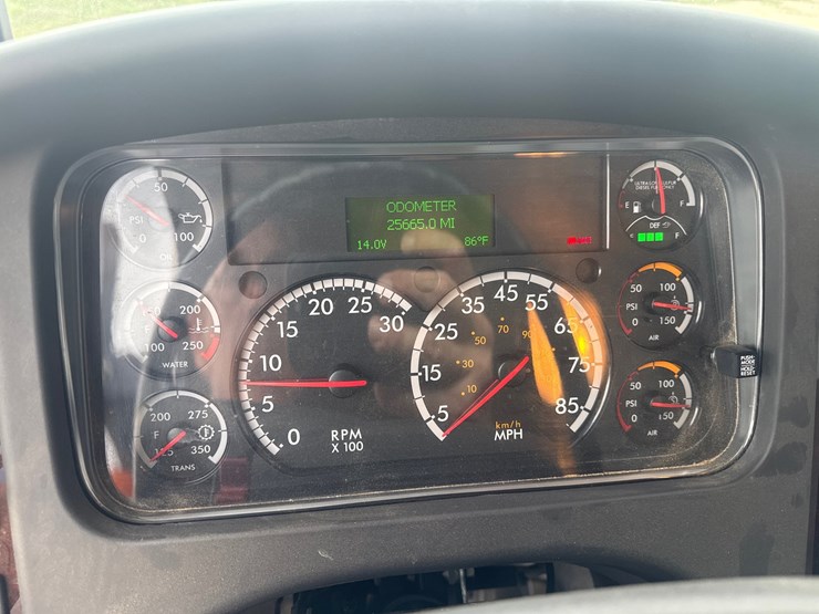 2020-freightliner-m2-106-image-55