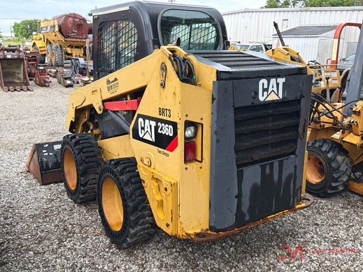 2015-caterpillar-236d-image-3