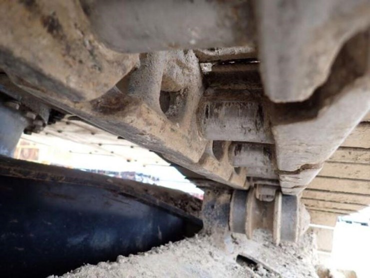 2022-komatsu-pc210-lc-11-image-42