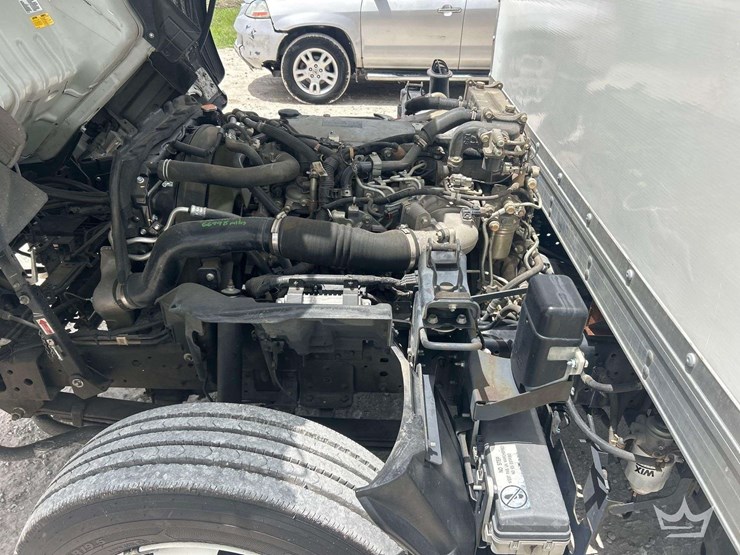 2020-isuzu-nrr-image-7