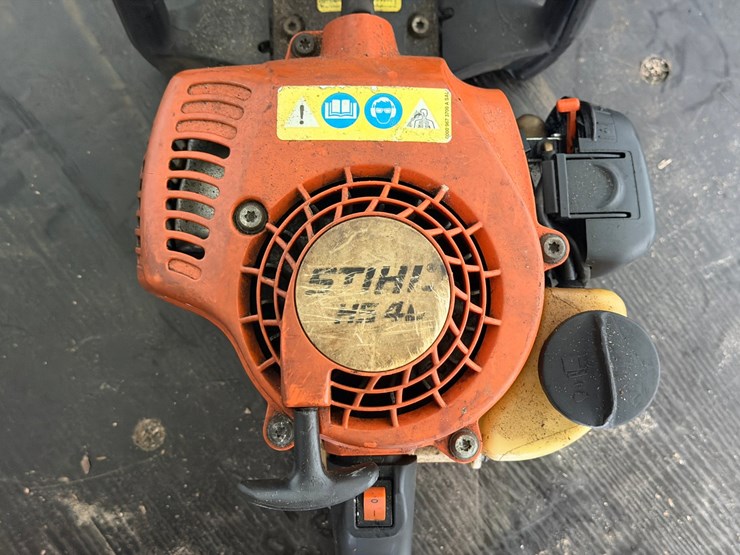 #6081-•-stihl-hs48-hedge-trimmer-image-2