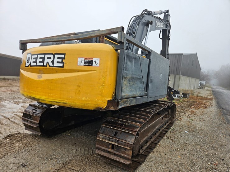 2010-deere-200d-lc-image-10