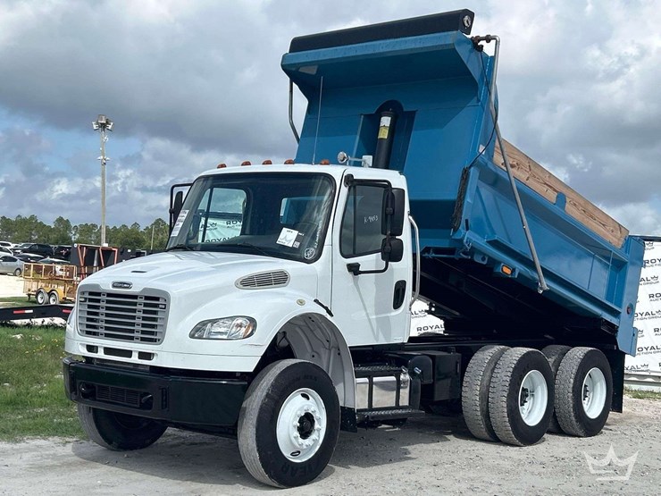 2015-freightliner-m2-106-image-1