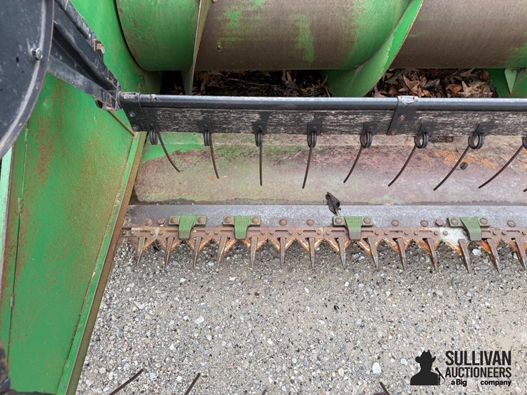 john-deere-220-image-16