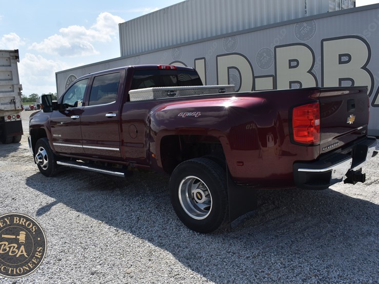 2017-chevrolet-silverado-3500hd-ltz-image-6