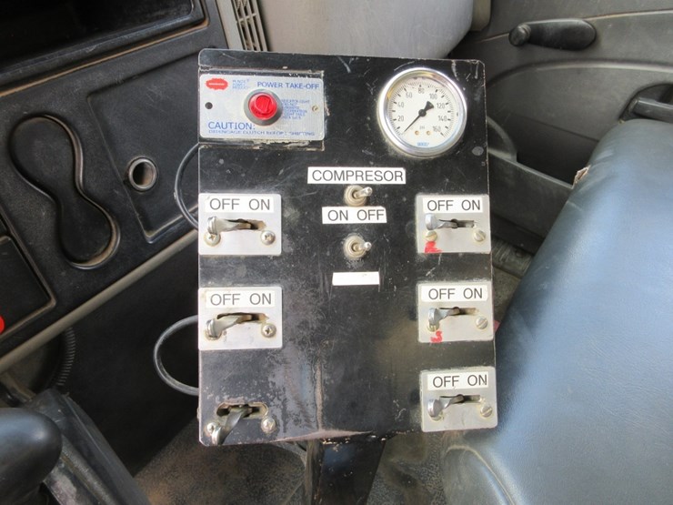 2011-international-durastar-4300-image-9