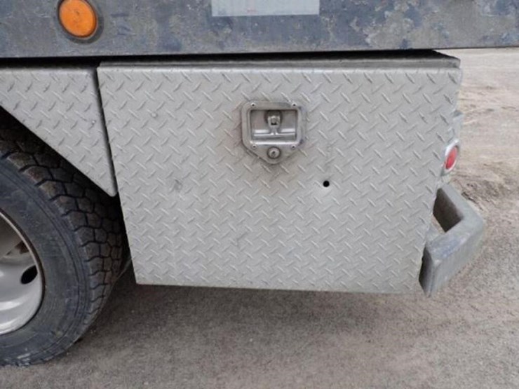 2000-ford-f550-xl-image-40