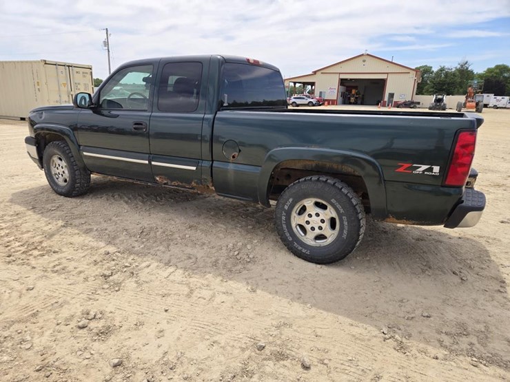 2004-chevrolet-1500-image-15