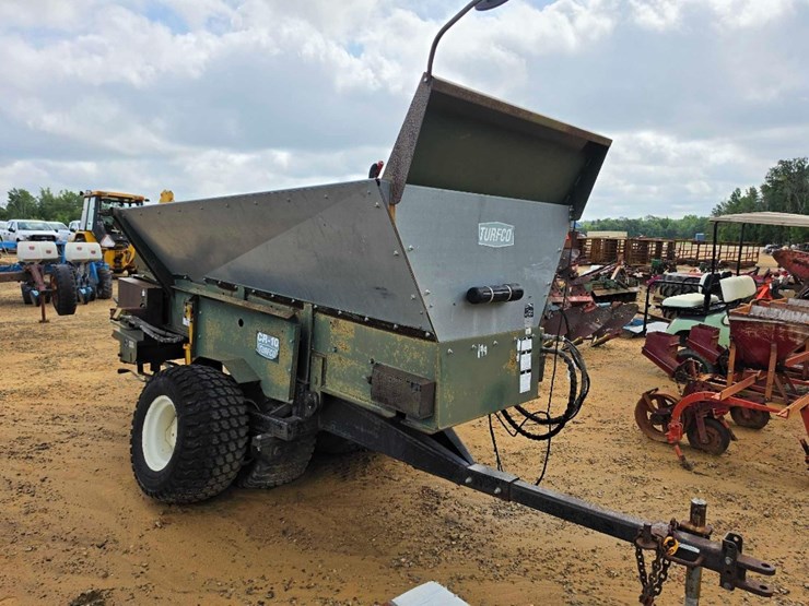 149---turfco-cr-10-top-dresser/material-handler-image-5