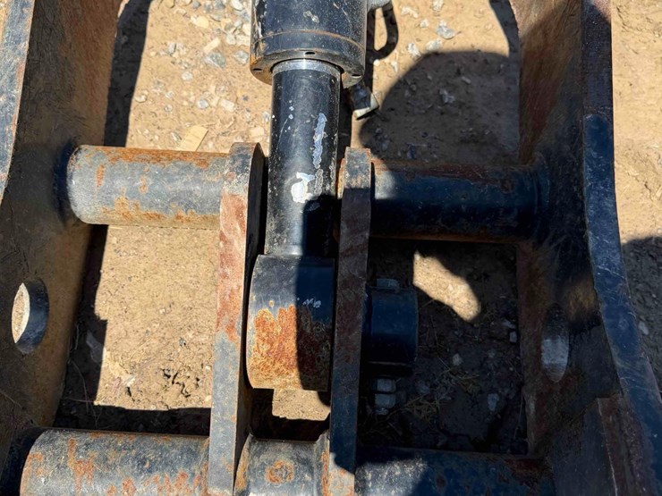 cat-hydraulic-thumb-image-3