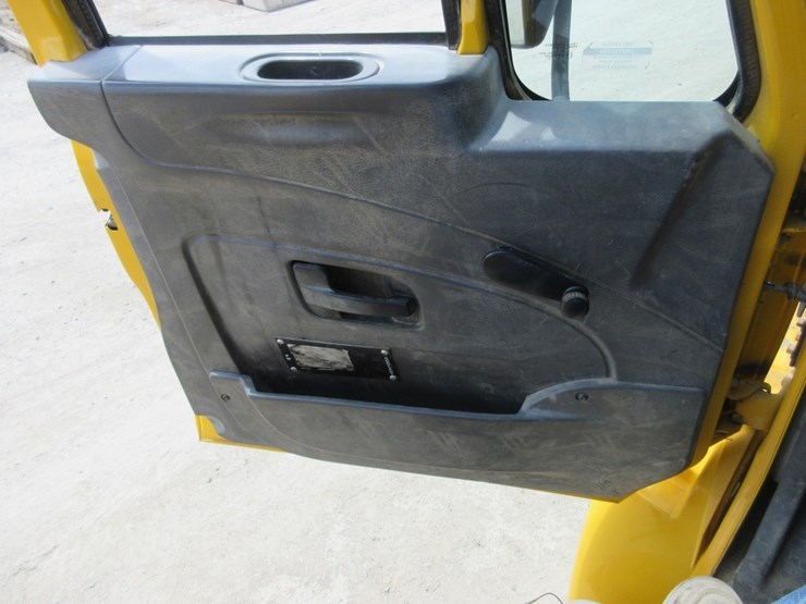 2011-international-durastar-4300-image-14