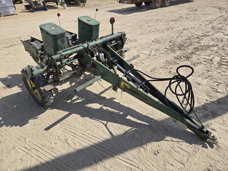 john-deere-1240-image-1