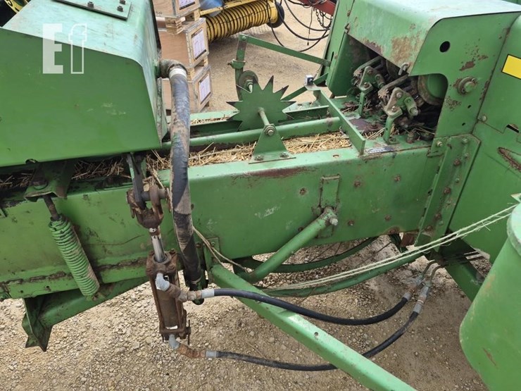 john-deere-336-image-7