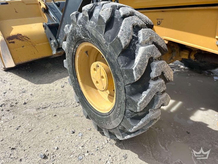 deere-410l-image-44