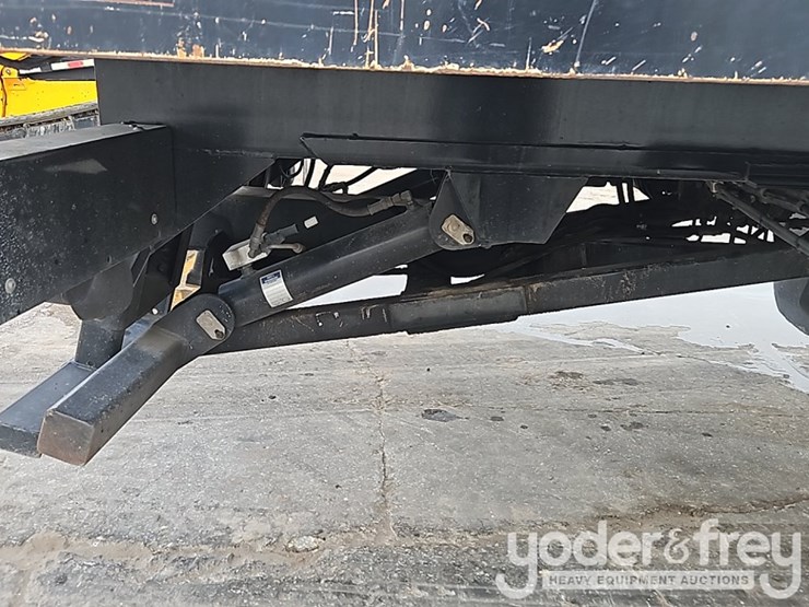 2014-peterbilt-337-image-21