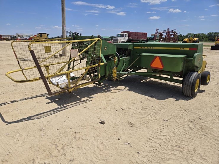 john-deere-336-image-7