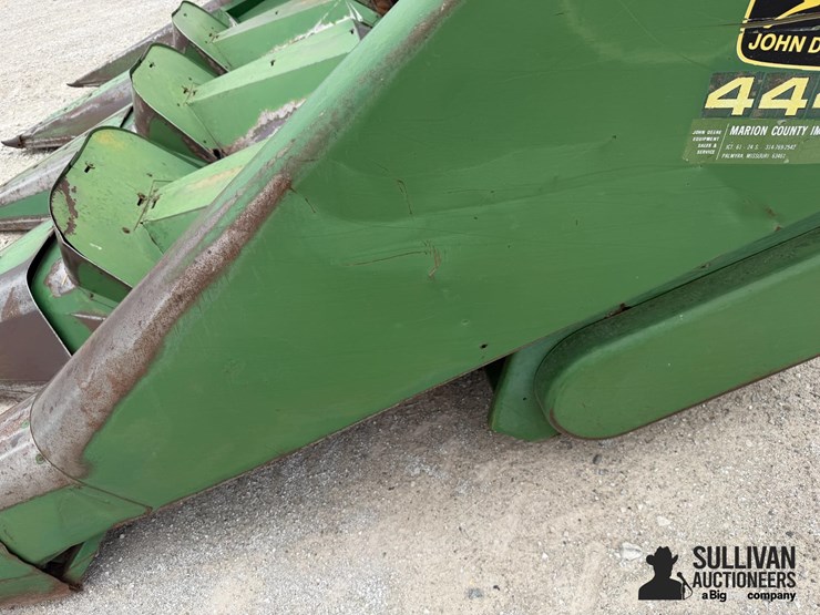 john-deere-444-image-10