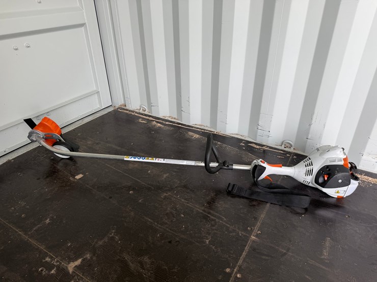 #6022-•-stihl-fc56-edger-image-1