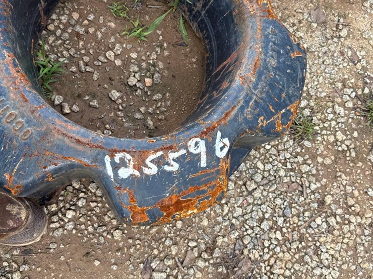 2281---2---1000lb-case-ih-rear-wheel-weights-image-2