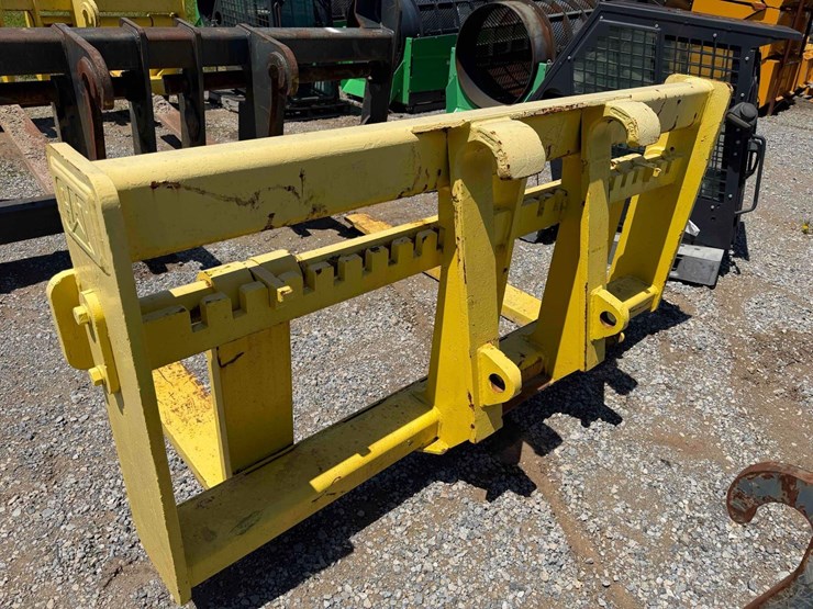 cat-coupler-wheel-loader-forks-image-4