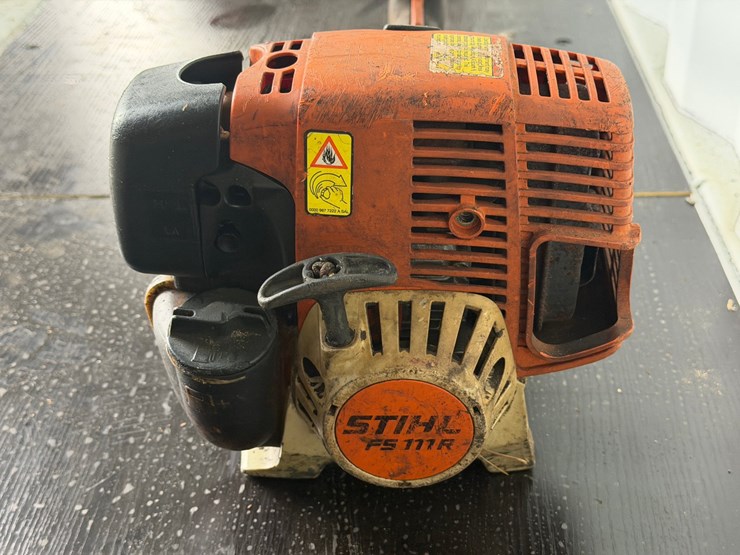 #6061-•-stihl-fs111r-edger-image-2