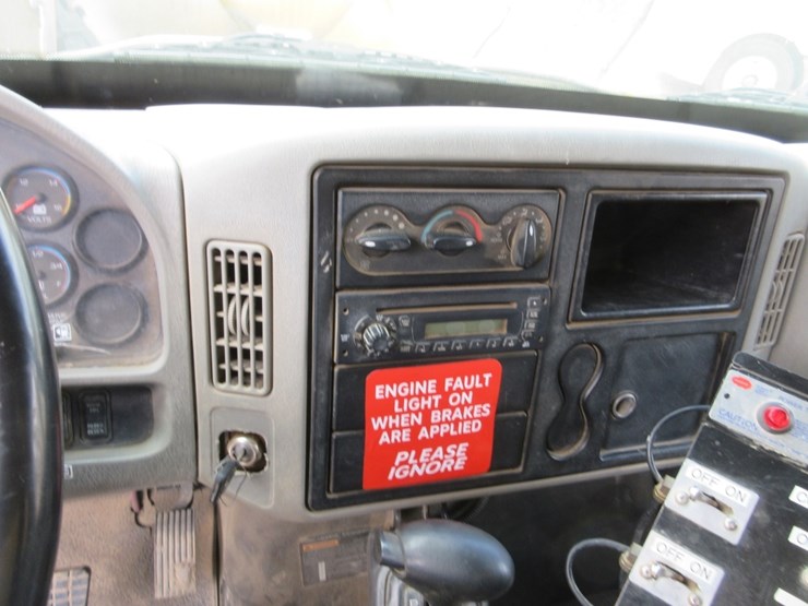 2011-international-durastar-4300-image-12