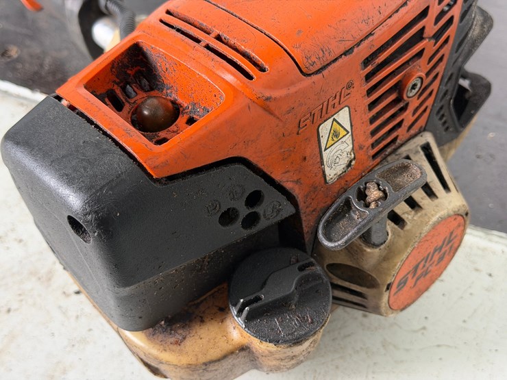 #6064-•-stihl-fc91-edger-image-3
