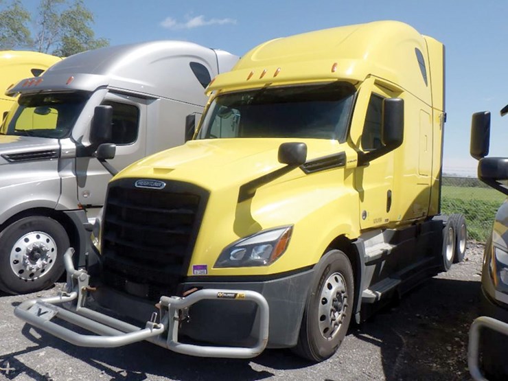 2022-freightliner-cascadia-126-image-1