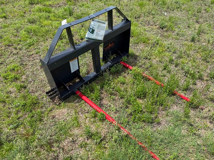 #6100-•-skid-steer-bale-spear-image-1