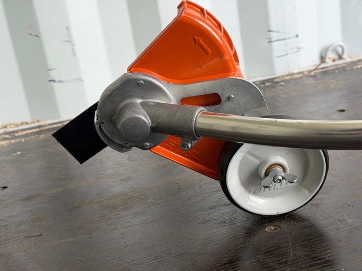#6023-•-stihl-fc56-edger-image-7