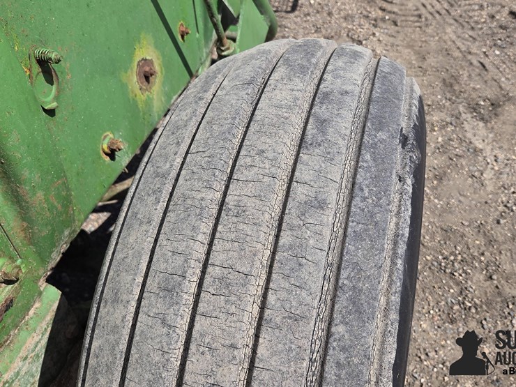 john-deere-24t-image-15