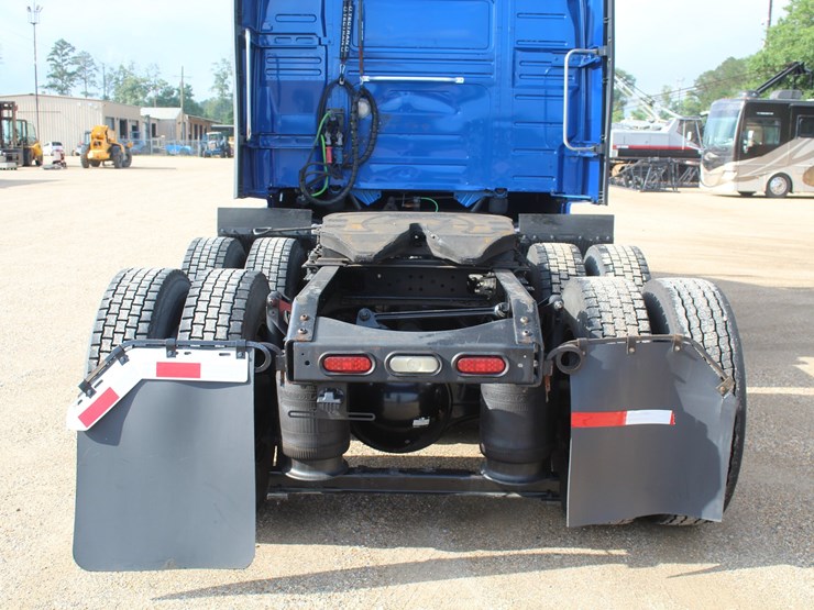 #16232-•-2019-volvo-tractor-truck-image-5