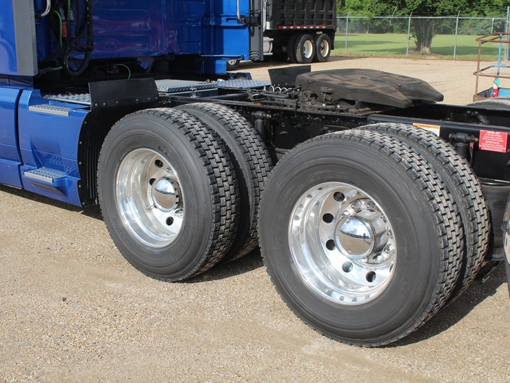 #16232-•-2019-volvo-tractor-truck-image-7