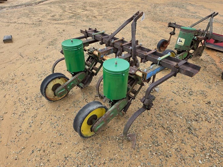 106---1-row-john-deere-planter-image-4