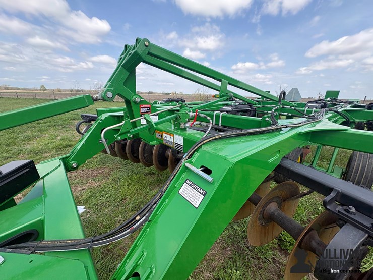 2020-john-deere-2720-image-14