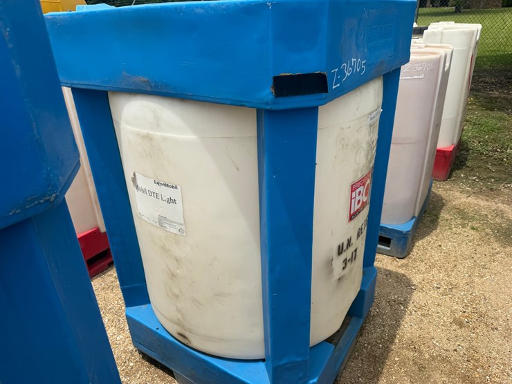 #1650-•-275-gallon-plastic-storage-oil-tank-image-2