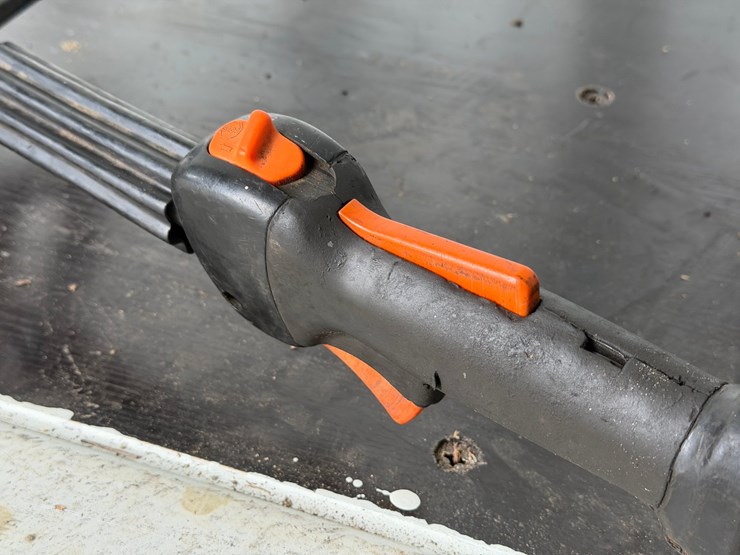 #6047-•-stihl-string-trimmer-image-5