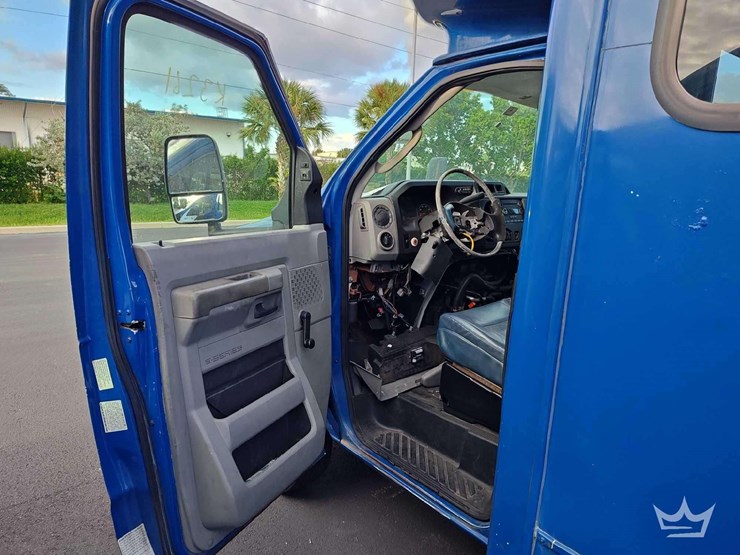 2016-ford-e450-image-8