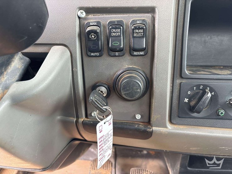 2017-peterbilt-337-image-37