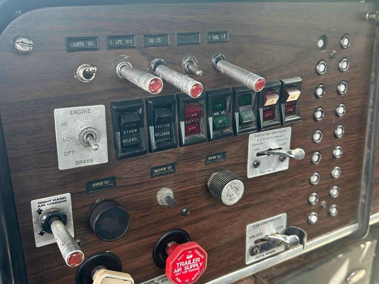 1987-peterbilt-359-image-44