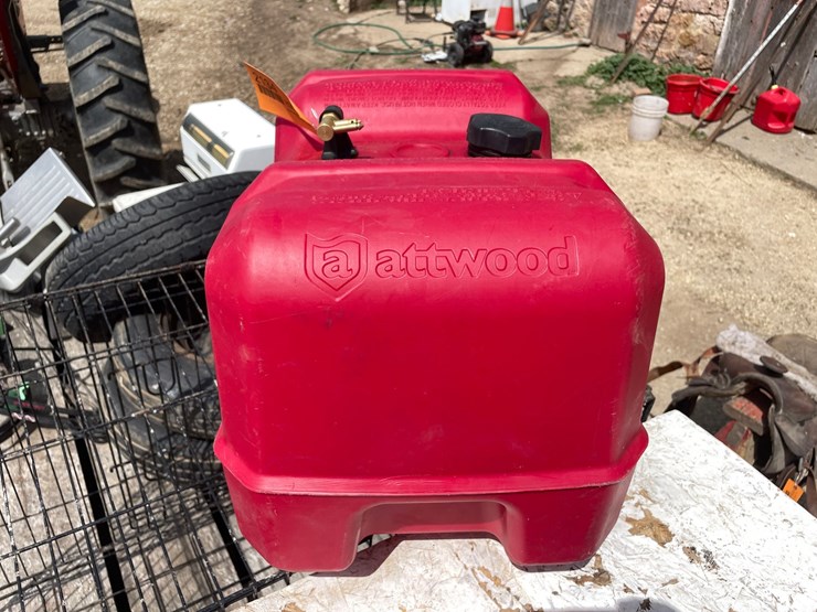 #2134-•-attwood-boat-gas-can-image-3