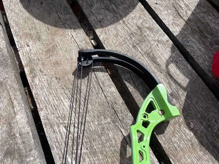 #2140-•-bear-youth-compound-bow-image-6