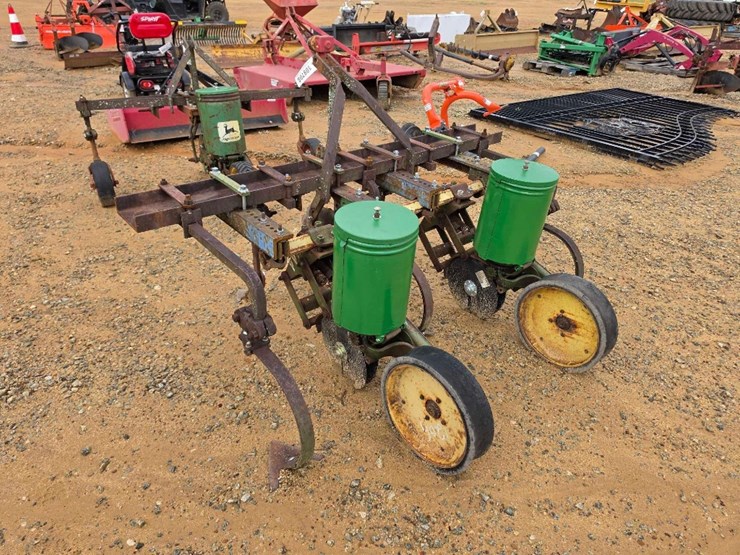 106---1-row-john-deere-planter-image-2