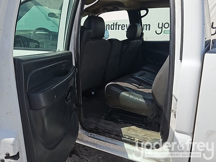 2006-chevrolet-silverado-2500hd-image-15