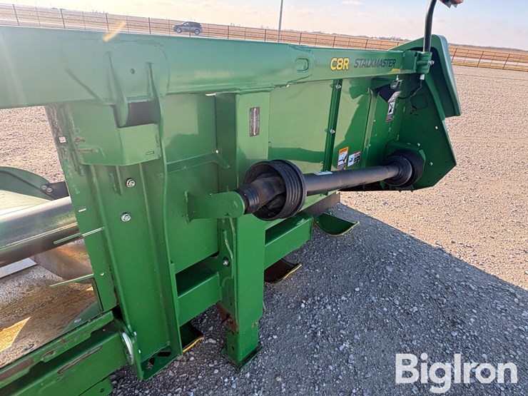 2021-john-deere-c8r-image-16
