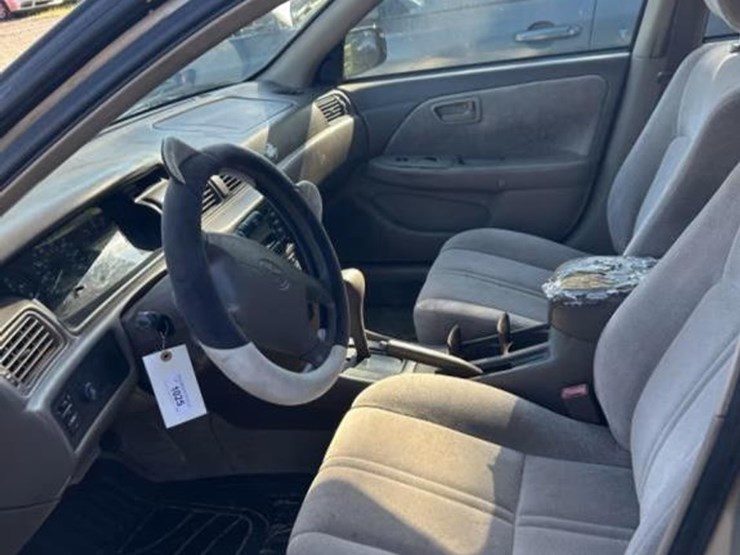 #3-•-1999-toyota-camry-image-12