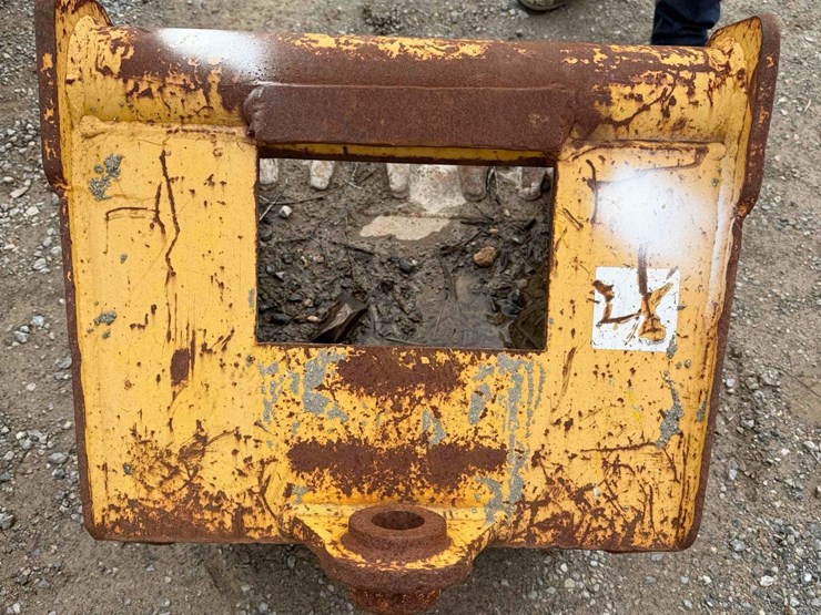 24”-toothed-bucket-image-3