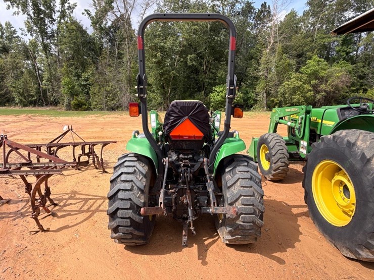 john-deere-3320-image-5