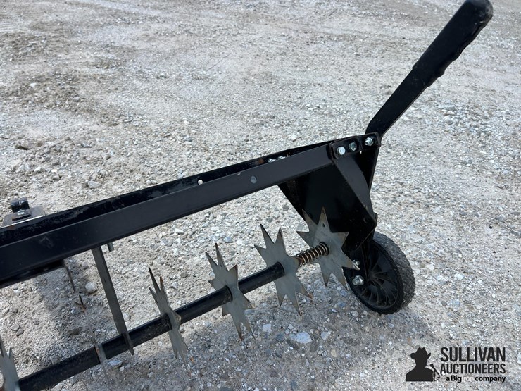 agri-fab-41"-pull-type-lawn-thatcher-image-10