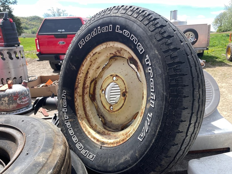 #2136-•-(1)-bfgoodrich-trailer-tire-image-2